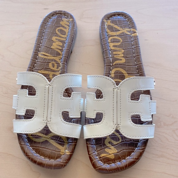 Shoes - Womens white gloss bat slide sandal